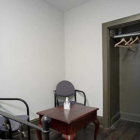 Room #3 Ottawa Downtown Exterior photo